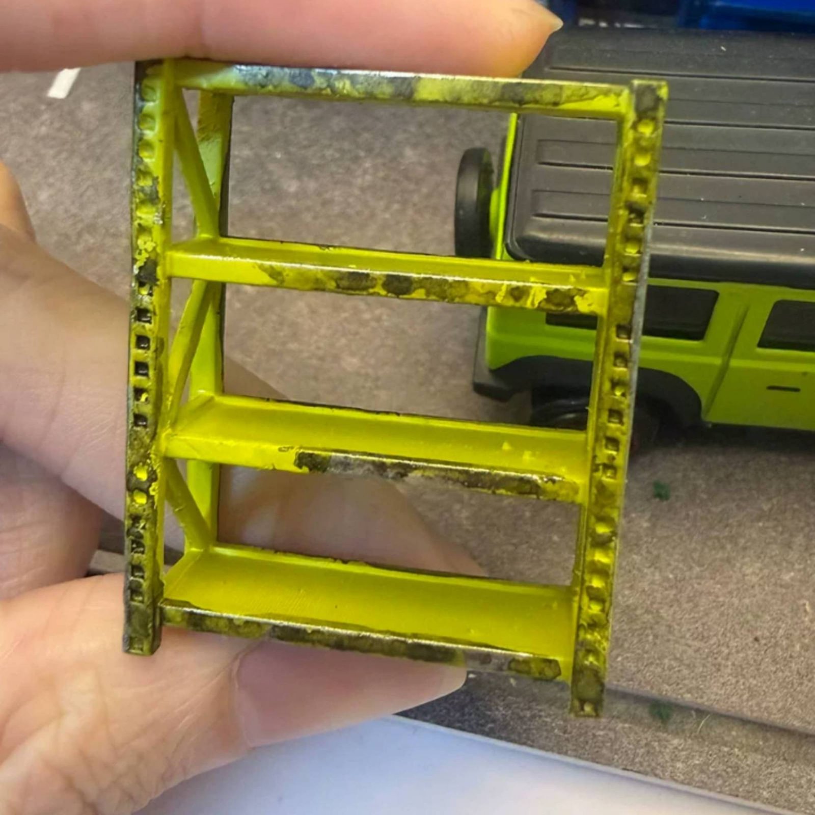 Auto Repair Shop In - 1/64 Garagenregal Realistisches Design Werkstatt-Ausstellungsregal Maßstabsgetreues